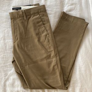 NWT Mens Banana Republic Size 30x30 Rapid Movement Chino (Slim Fit) - Dark Khaki